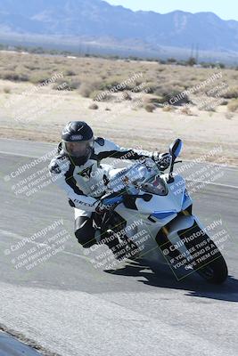 media/Dec-01-2025-Moto Forza (Mon) [[2daa91e15f]]/3-Beginner Group/Session 3 (Turn 16 Inside)/